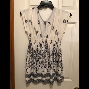 Size M/L top by YaYa 🌻